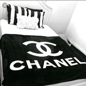 VIP Gift- Fleece blanket stay warm in style!